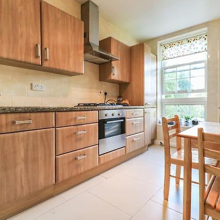 Spacious 4 Bed Flat Near London 02 Arena Greenwich المظهر الخارجي الصورة