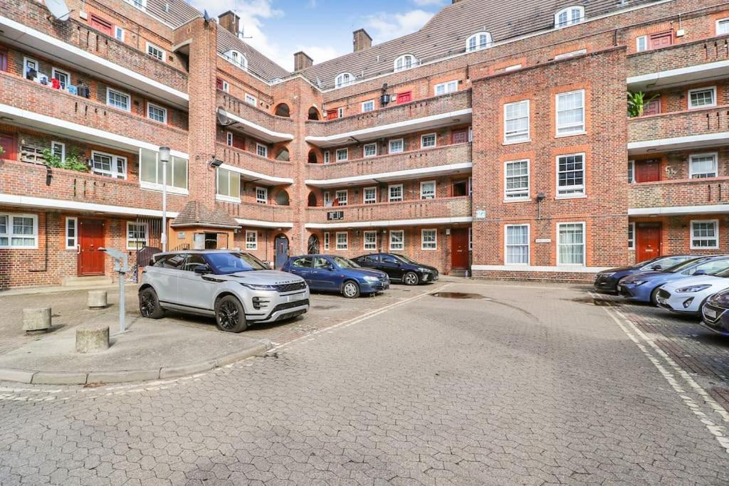Spacious 4 Bed Flat Near London 02 Arena Greenwich المظهر الخارجي الصورة