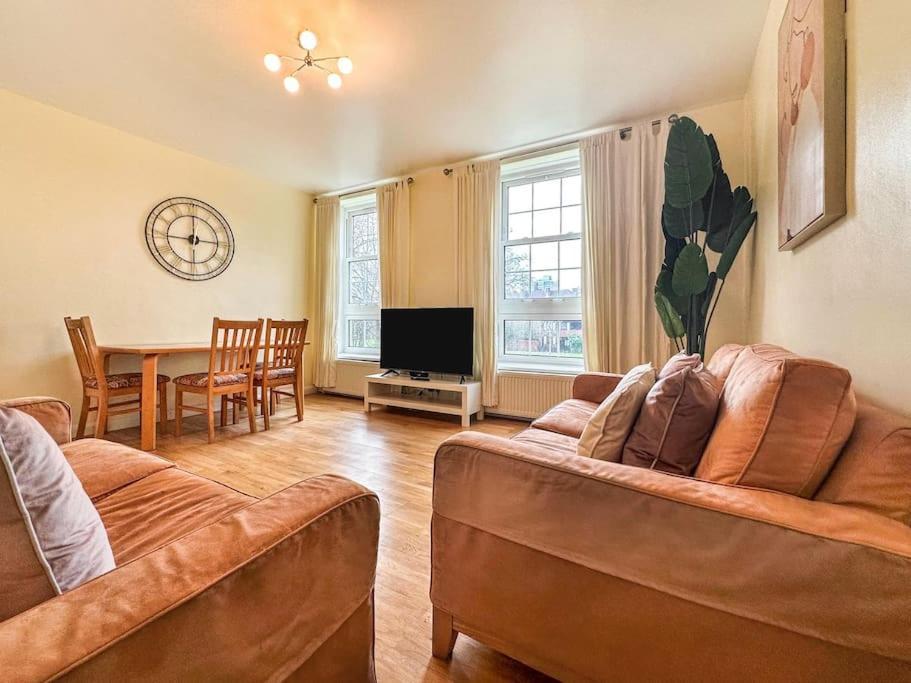 Spacious 4 Bed Flat Near London 02 Arena Greenwich المظهر الخارجي الصورة
