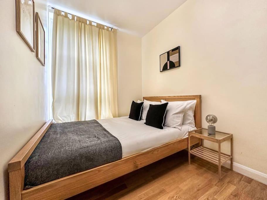 Spacious 4 Bed Flat Near London 02 Arena Greenwich المظهر الخارجي الصورة